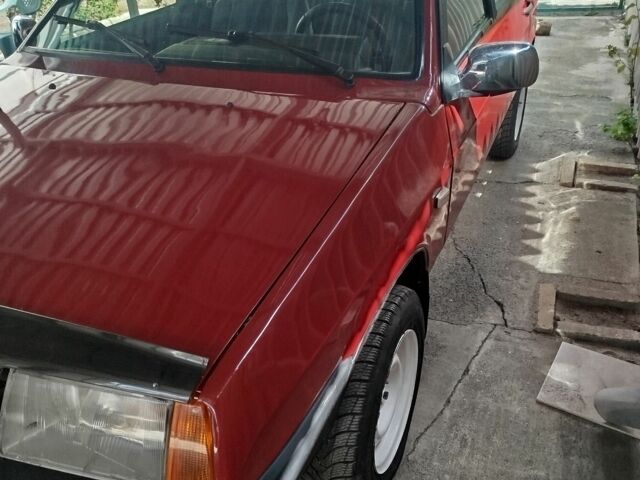 Красный ВАЗ 21093, объемом двигателя 1.5 л и пробегом 200 тыс. км за 1812 $, фото 3 на Automoto.ua