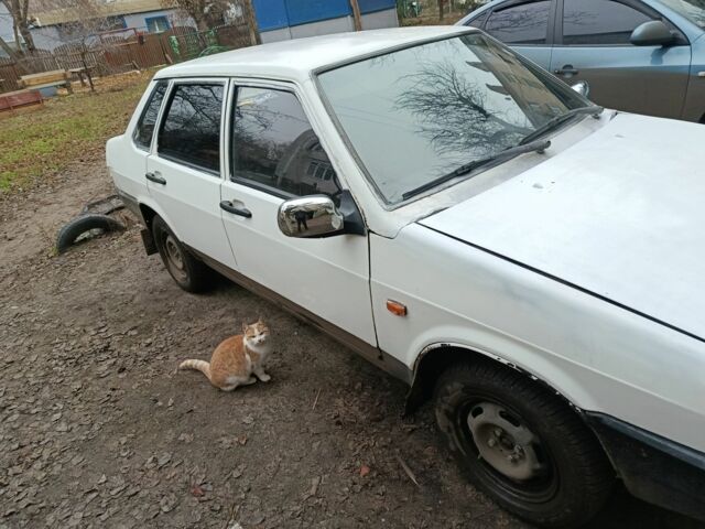 Белый ВАЗ 21099, объемом двигателя 1.3 л и пробегом 80 тыс. км за 1500 $, фото 4 на Automoto.ua