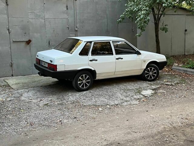 Белый ВАЗ 21099, объемом двигателя 1.5 л и пробегом 11 тыс. км за 1500 $, фото 3 на Automoto.ua