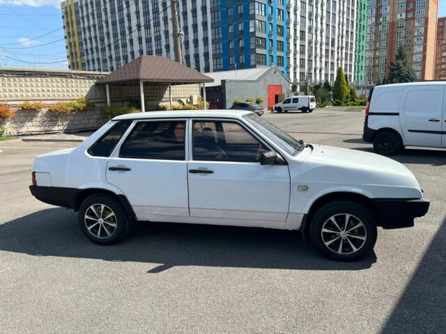 Белый ВАЗ 21099, объемом двигателя 1.5 л и пробегом 11 тыс. км за 1500 $, фото 4 на Automoto.ua