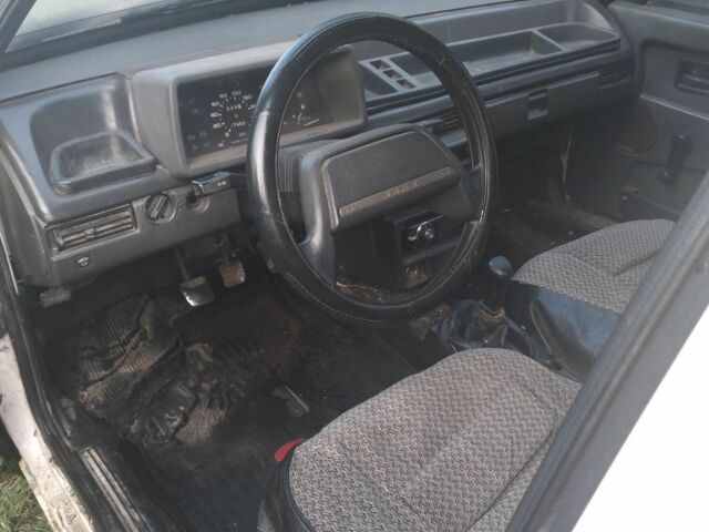 Белый ВАЗ 21099, объемом двигателя 1.5 л и пробегом 300 тыс. км за 952 $, фото 5 на Automoto.ua