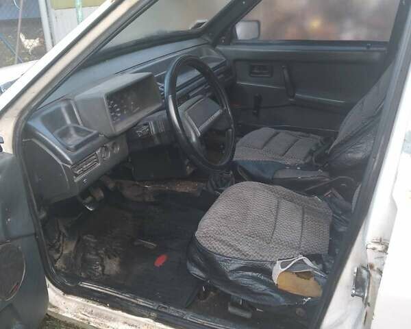 Белый ВАЗ 21099, объемом двигателя 1.5 л и пробегом 300 тыс. км за 952 $, фото 4 на Automoto.ua