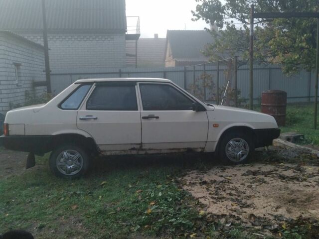 Белый ВАЗ 21099, объемом двигателя 1.5 л и пробегом 300 тыс. км за 952 $, фото 2 на Automoto.ua