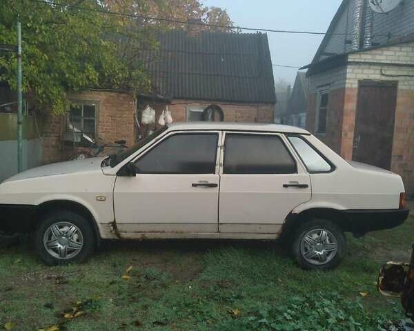 Белый ВАЗ 21099, объемом двигателя 1.5 л и пробегом 300 тыс. км за 952 $, фото 1 на Automoto.ua