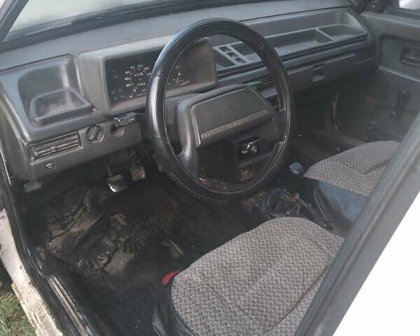 Белый ВАЗ 21099, объемом двигателя 1.5 л и пробегом 300 тыс. км за 952 $, фото 5 на Automoto.ua