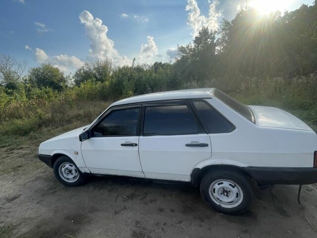 Белый ВАЗ 21099, объемом двигателя 1.3 л и пробегом 456 тыс. км за 650 $, фото 1 на Automoto.ua
