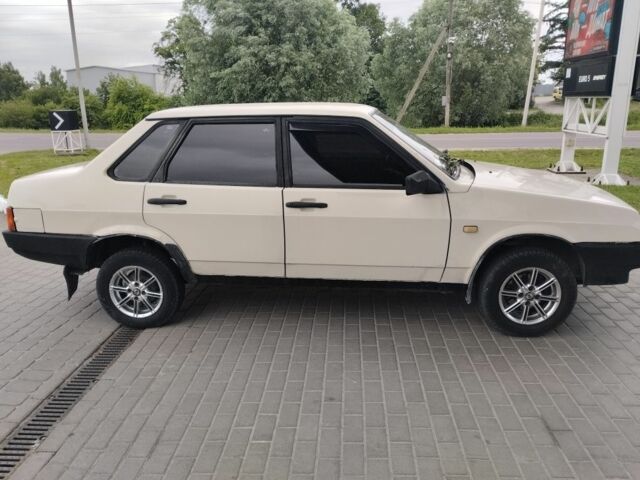 Белый ВАЗ 21099, объемом двигателя 1.3 л и пробегом 280 тыс. км за 1200 $, фото 1 на Automoto.ua