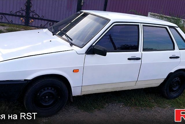 Белый ВАЗ 21099, объемом двигателя 1.5 л и пробегом 350 тыс. км за 1200 $, фото 3 на Automoto.ua