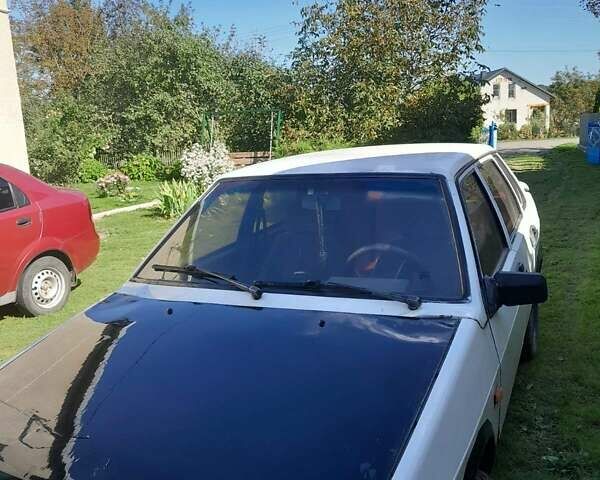 Белый ВАЗ 21099, объемом двигателя 1.3 л и пробегом 25 тыс. км за 700 $, фото 5 на Automoto.ua