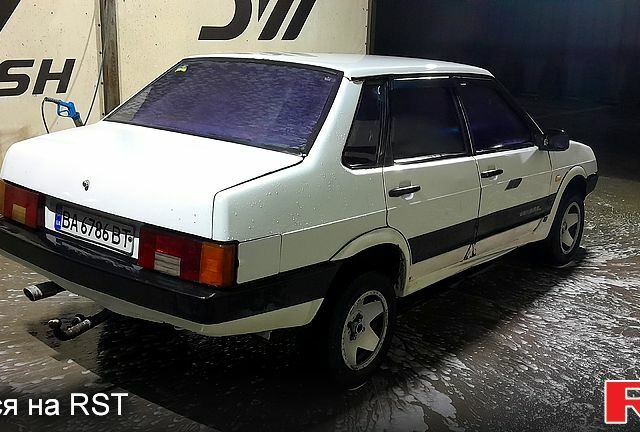 Белый ВАЗ 21099, объемом двигателя 1.5 л и пробегом 300 тыс. км за 950 $, фото 2 на Automoto.ua