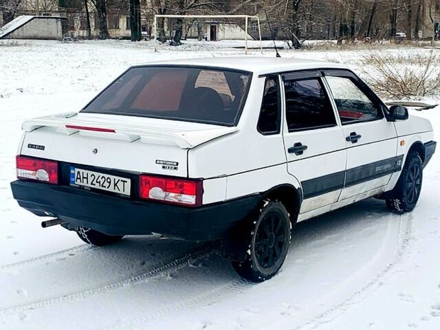 Белый ВАЗ 21099, объемом двигателя 1.5 л и пробегом 1 тыс. км за 1000 $, фото 1 на Automoto.ua