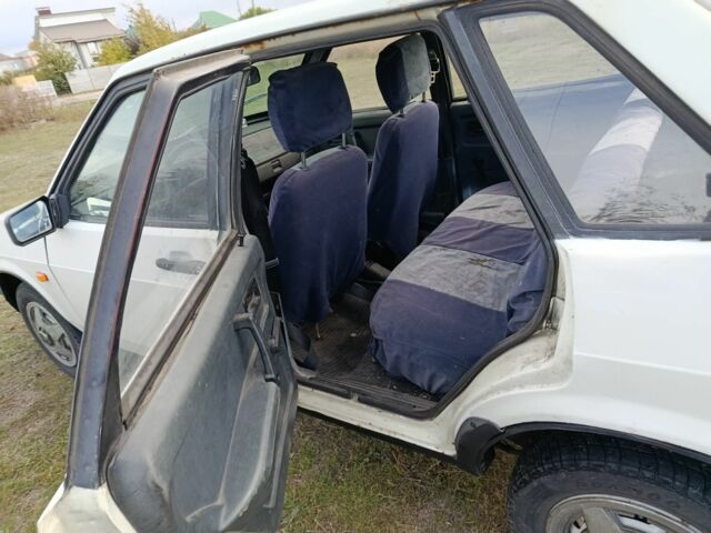 Белый ВАЗ 21099, объемом двигателя 1.5 л и пробегом 120 тыс. км за 900 $, фото 6 на Automoto.ua