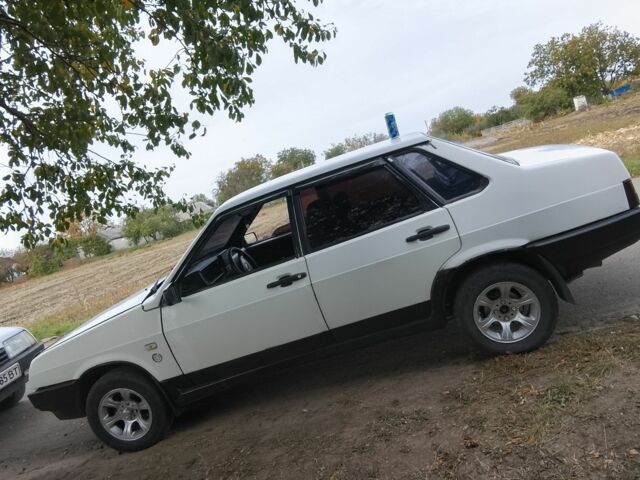 Белый ВАЗ 21099, объемом двигателя 1.5 л и пробегом 207 тыс. км за 1100 $, фото 1 на Automoto.ua