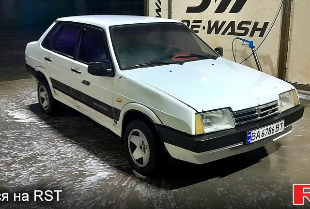 Белый ВАЗ 21099, объемом двигателя 1.5 л и пробегом 300 тыс. км за 950 $, фото 1 на Automoto.ua
