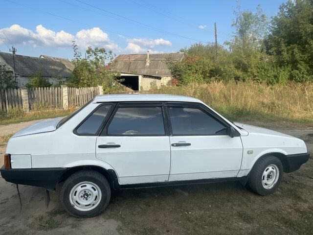 Белый ВАЗ 21099, объемом двигателя 1.3 л и пробегом 456 тыс. км за 650 $, фото 3 на Automoto.ua