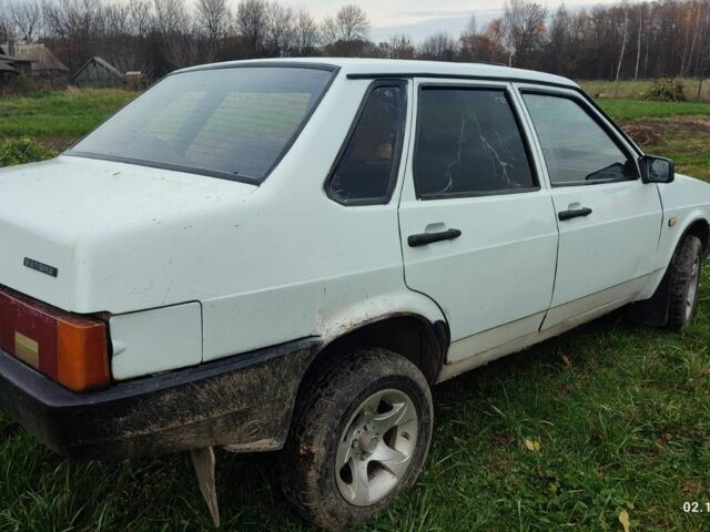 Белый ВАЗ 21099, объемом двигателя 1.5 л и пробегом 1 тыс. км за 850 $, фото 2 на Automoto.ua