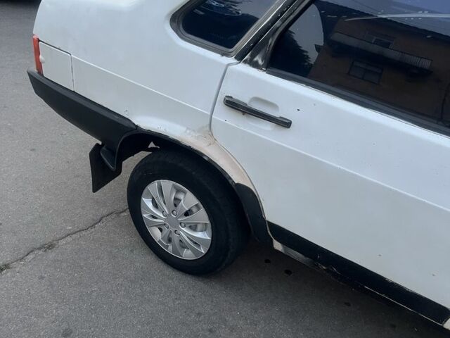 Белый ВАЗ 21099, объемом двигателя 1.5 л и пробегом 150 тыс. км за 1000 $, фото 9 на Automoto.ua