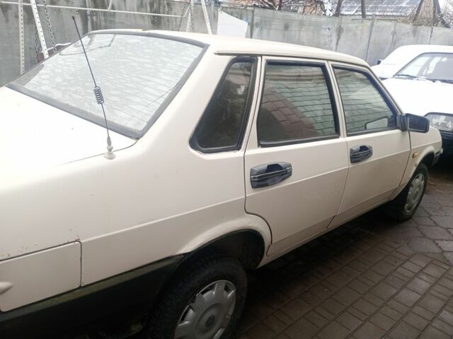 Белый ВАЗ 21099, объемом двигателя 1.5 л и пробегом 300 тыс. км за 850 $, фото 3 на Automoto.ua
