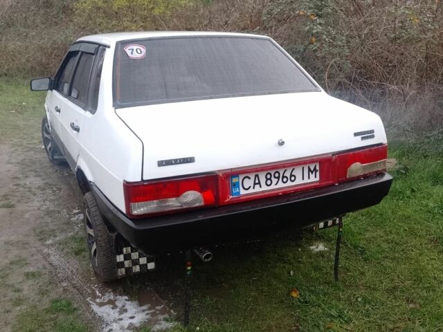 Белый ВАЗ 21099, объемом двигателя 1.5 л и пробегом 80 тыс. км за 1400 $, фото 2 на Automoto.ua