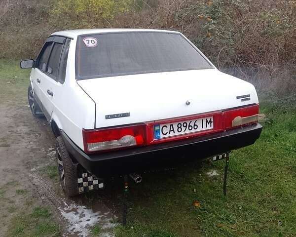 Белый ВАЗ 21099, объемом двигателя 1.5 л и пробегом 180 тыс. км за 1400 $, фото 7 на Automoto.ua