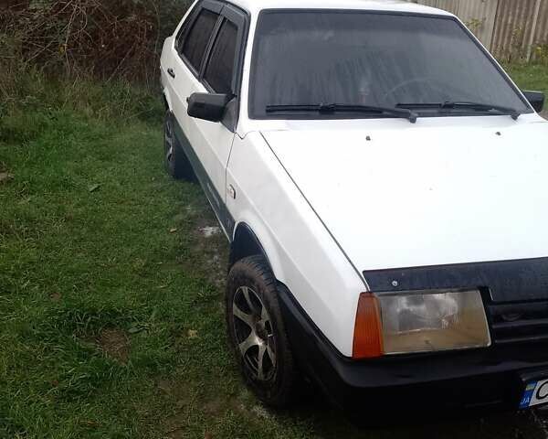 Белый ВАЗ 21099, объемом двигателя 1.5 л и пробегом 180 тыс. км за 1400 $, фото 3 на Automoto.ua