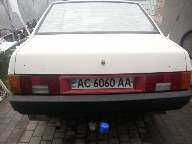Белый ВАЗ 21099, объемом двигателя 1.5 л и пробегом 300 тыс. км за 850 $, фото 2 на Automoto.ua