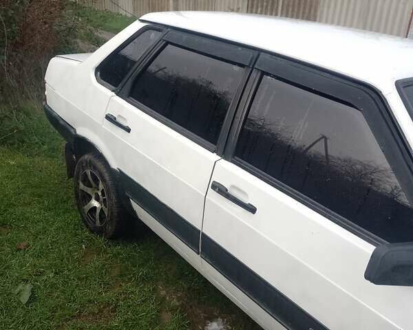 Белый ВАЗ 21099, объемом двигателя 1.5 л и пробегом 180 тыс. км за 1400 $, фото 6 на Automoto.ua