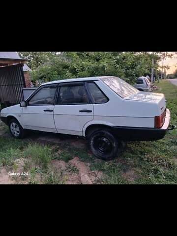 Белый ВАЗ 21099, объемом двигателя 1.5 л и пробегом 250 тыс. км за 1150 $, фото 1 на Automoto.ua