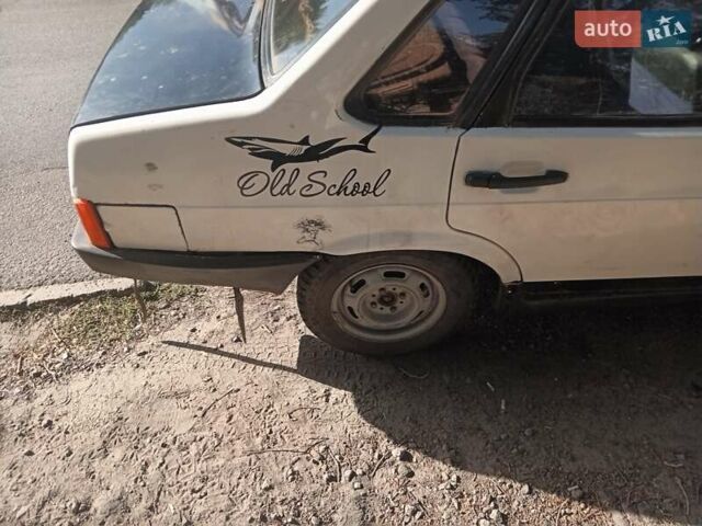 Белый ВАЗ 21099, объемом двигателя 1.6 л и пробегом 462 тыс. км за 605 $, фото 5 на Automoto.ua