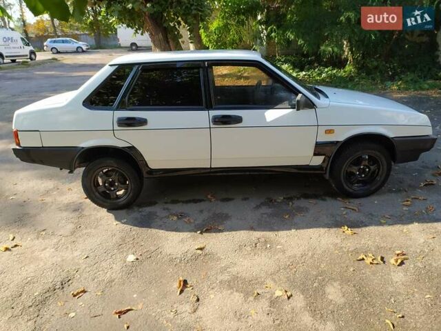 Білий ВАЗ 21099, об'ємом двигуна 1.5 л та пробігом 140 тис. км за 1800 $, фото 1 на Automoto.ua