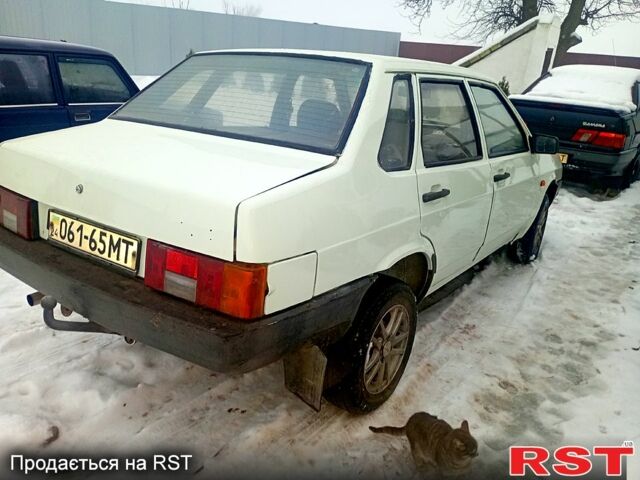 Белый ВАЗ 21099, объемом двигателя 1.5 л и пробегом 333 тыс. км за 1000 $, фото 4 на Automoto.ua