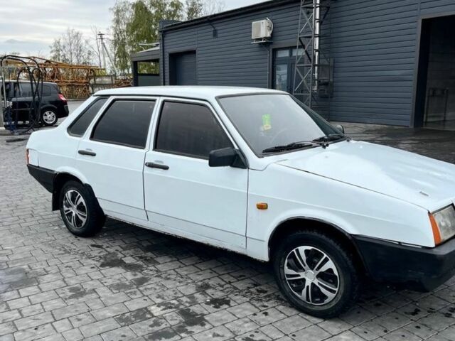 Белый ВАЗ 21099, объемом двигателя 1.5 л и пробегом 245 тыс. км за 300 $, фото 5 на Automoto.ua