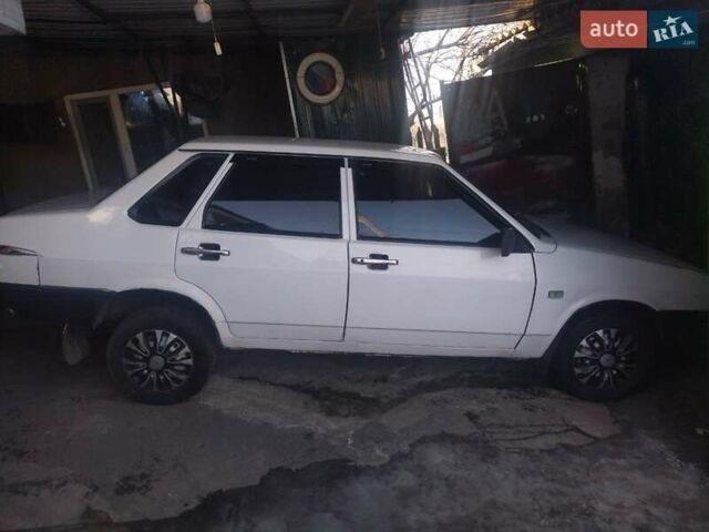 Белый ВАЗ 21099, объемом двигателя 1.6 л и пробегом 140 тыс. км за 1400 $, фото 2 на Automoto.ua