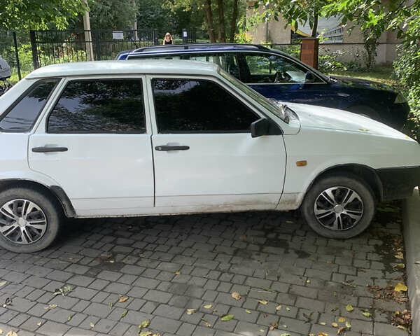 Белый ВАЗ 21099, объемом двигателя 1.45 л и пробегом 250 тыс. км за 700 $, фото 4 на Automoto.ua
