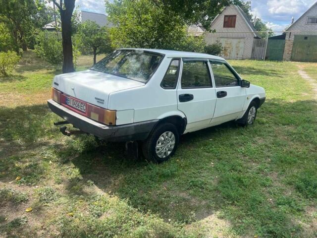 Білий ВАЗ 21099, об'ємом двигуна 1.5 л та пробігом 1000 тис. км за 1104 $, фото 4 на Automoto.ua