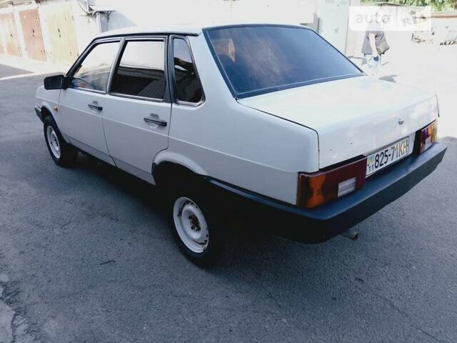 Белый ВАЗ 21099, объемом двигателя 1.5 л и пробегом 85 тыс. км за 700 $, фото 4 на Automoto.ua