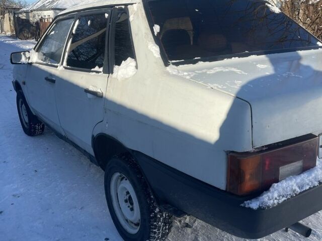 Білий ВАЗ 21099, об'ємом двигуна 1.5 л та пробігом 82 тис. км за 900 $, фото 3 на Automoto.ua