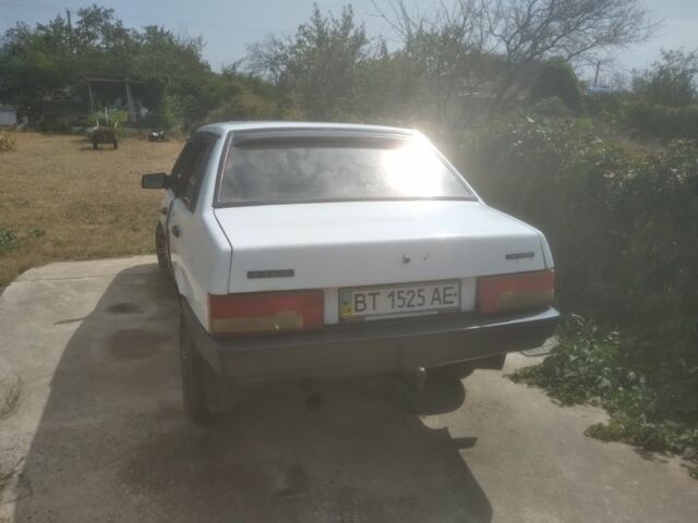 Белый ВАЗ 21099, объемом двигателя 1.5 л и пробегом 1 тыс. км за 1100 $, фото 4 на Automoto.ua