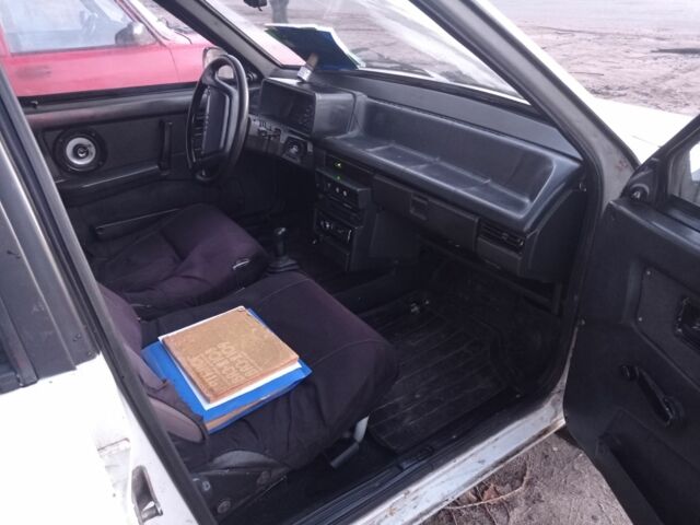 Белый ВАЗ 21099, объемом двигателя 1.5 л и пробегом 200 тыс. км за 807 $, фото 7 на Automoto.ua