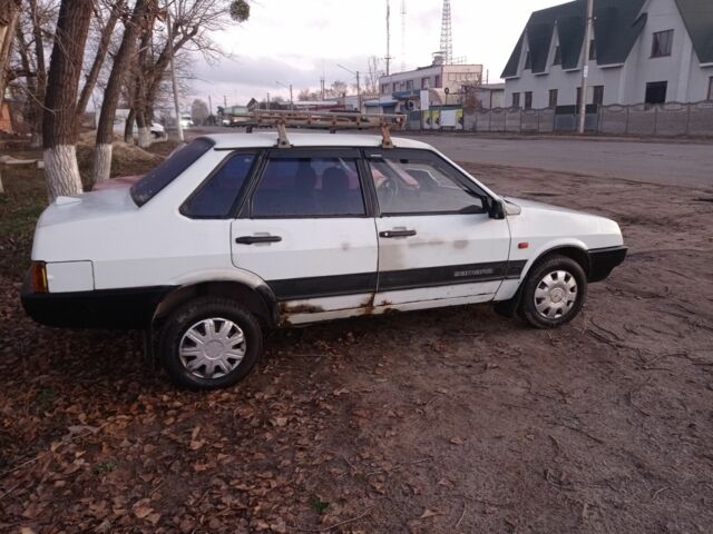 Белый ВАЗ 21099, объемом двигателя 1.5 л и пробегом 200 тыс. км за 807 $, фото 3 на Automoto.ua