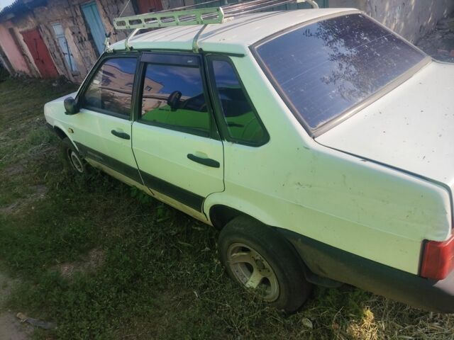 Білий ВАЗ 21099, об'ємом двигуна 1.5 л та пробігом 150 тис. км за 1400 $, фото 2 на Automoto.ua