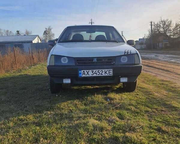 Белый ВАЗ 21099, объемом двигателя 1.5 л и пробегом 70 тыс. км за 1300 $, фото 3 на Automoto.ua