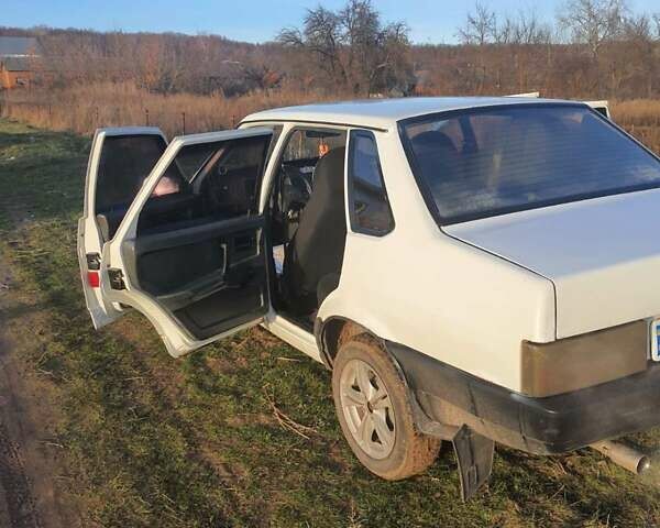 Белый ВАЗ 21099, объемом двигателя 1.5 л и пробегом 70 тыс. км за 1300 $, фото 6 на Automoto.ua