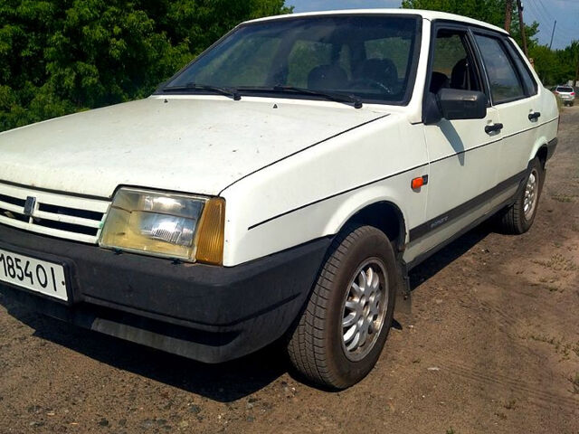 Белый ВАЗ 21099, объемом двигателя 1.5 л и пробегом 250 тыс. км за 900 $, фото 4 на Automoto.ua