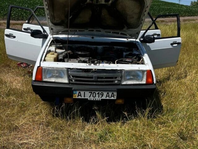 Белый ВАЗ 21099, объемом двигателя 1.5 л и пробегом 300 тыс. км за 850 $, фото 2 на Automoto.ua