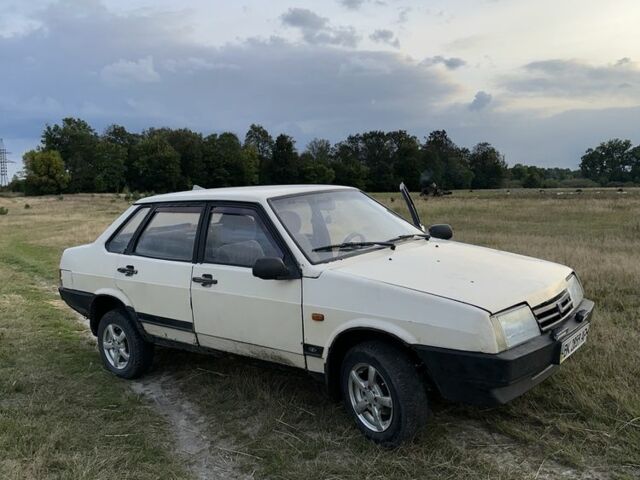 Белый ВАЗ 21099, объемом двигателя 1.5 л и пробегом 210 тыс. км за 1083 $, фото 1 на Automoto.ua