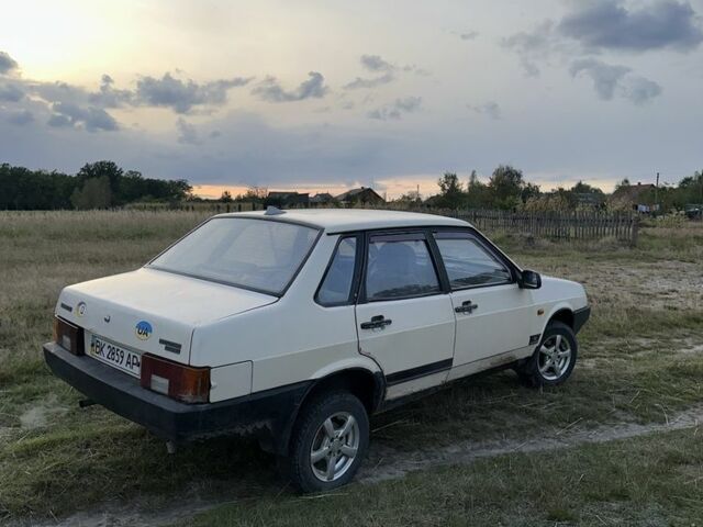 Белый ВАЗ 21099, объемом двигателя 1.5 л и пробегом 210 тыс. км за 1083 $, фото 2 на Automoto.ua