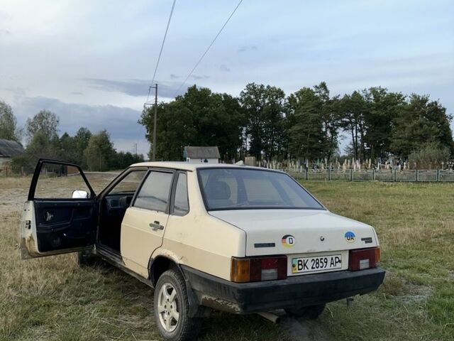 Белый ВАЗ 21099, объемом двигателя 1.5 л и пробегом 210 тыс. км за 1083 $, фото 3 на Automoto.ua
