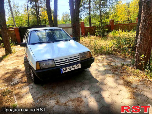 Белый ВАЗ 21099, объемом двигателя 1.5 л и пробегом 250 тыс. км за 900 $, фото 5 на Automoto.ua