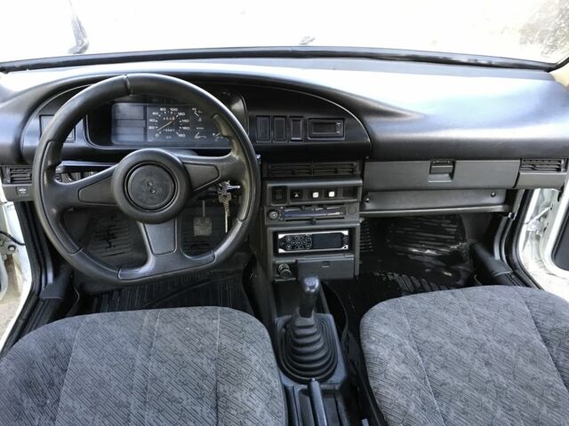 Белый ВАЗ 21099, объемом двигателя 1.5 л и пробегом 250 тыс. км за 945 $, фото 3 на Automoto.ua